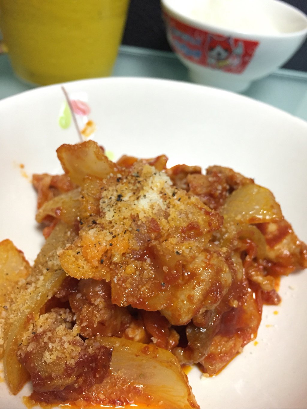 玉ねぎと豚肉のトマト炒め。ニンジンは跡形も無くなった(´Д` ) トマトがなかったのでケチャップで代用。創味シャンタン便利。オリーブオイル入れすぎ。 玉ねぎと豚肉のトマト炒め。ニンジンは跡形も無くなった(´Д` ) トマトがなかったのでケチャップで代用。創味シャンタン便利。オリーブオイル入れすぎ。
