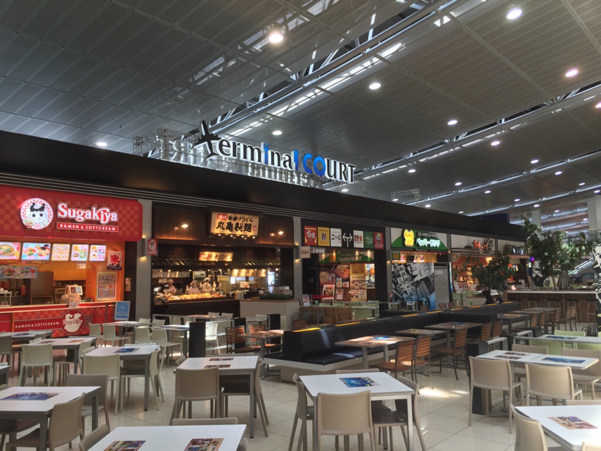 エアポートウォーク名古屋にあるフードコート。 (@ Terminal Court ターミナルコート) エアポートウォーク名古屋にあるフードコート。 (@ Terminal Court ターミナルコート)