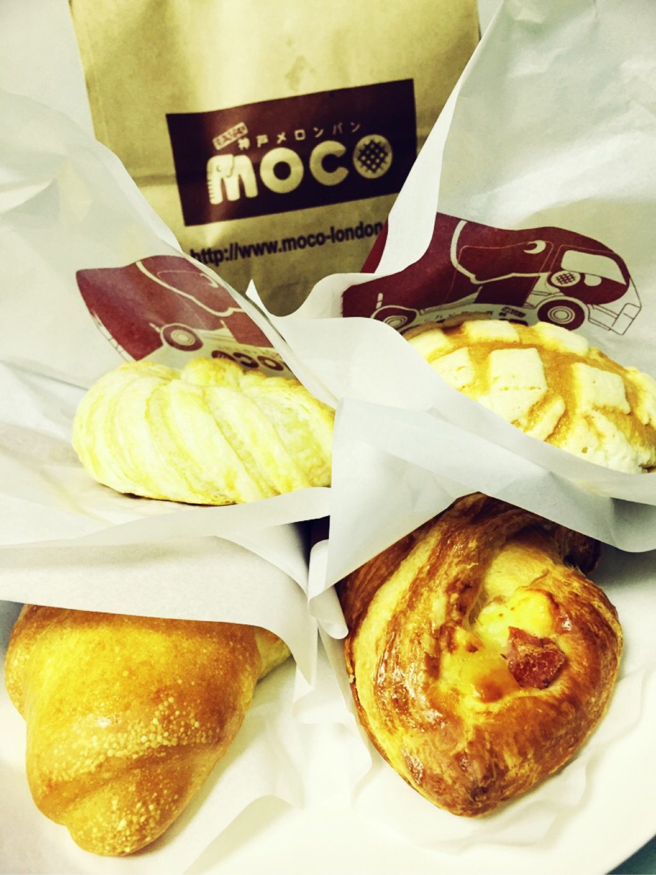 焼きたて 神戸メロンパン moco モコ おひるごはん(゚д゚)ウマー 焼きたて 神戸メロンパン moco モコ おひるごはん(゚д゚)ウマー