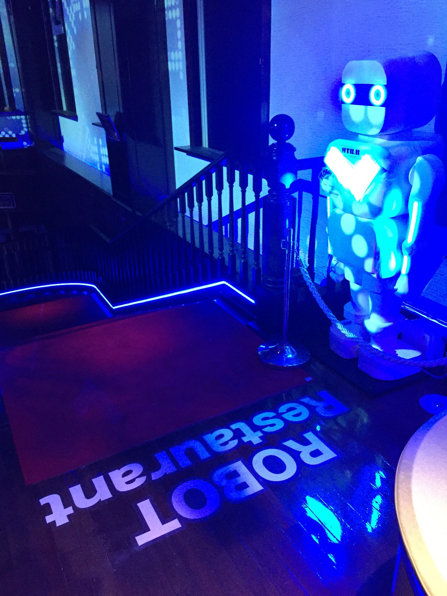 店長ジェイムスン (@ 変なレストラン ROBOT in 佐世保市, 長崎県) 店長ジェイムスン (@ 変なレストラン ROBOT in 佐世保市, 長崎県)