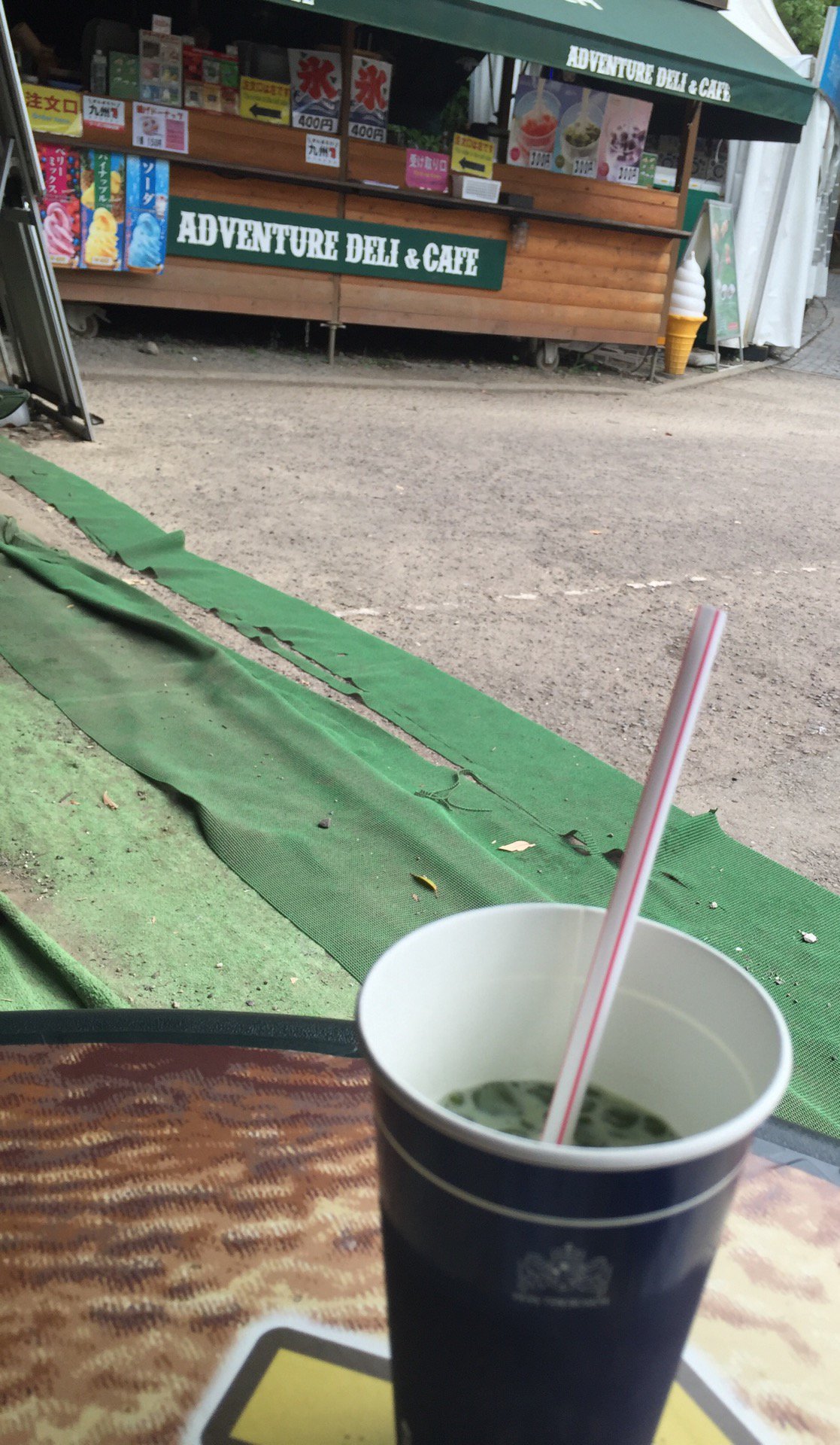 氷カフェ 抹茶味。いちご味も美味しい。税込み300円。 (@ ADVENTURE DELI&CAFE) https://t.co/WwKRqWEFhD https://t.co/0KWFnRYTbi
