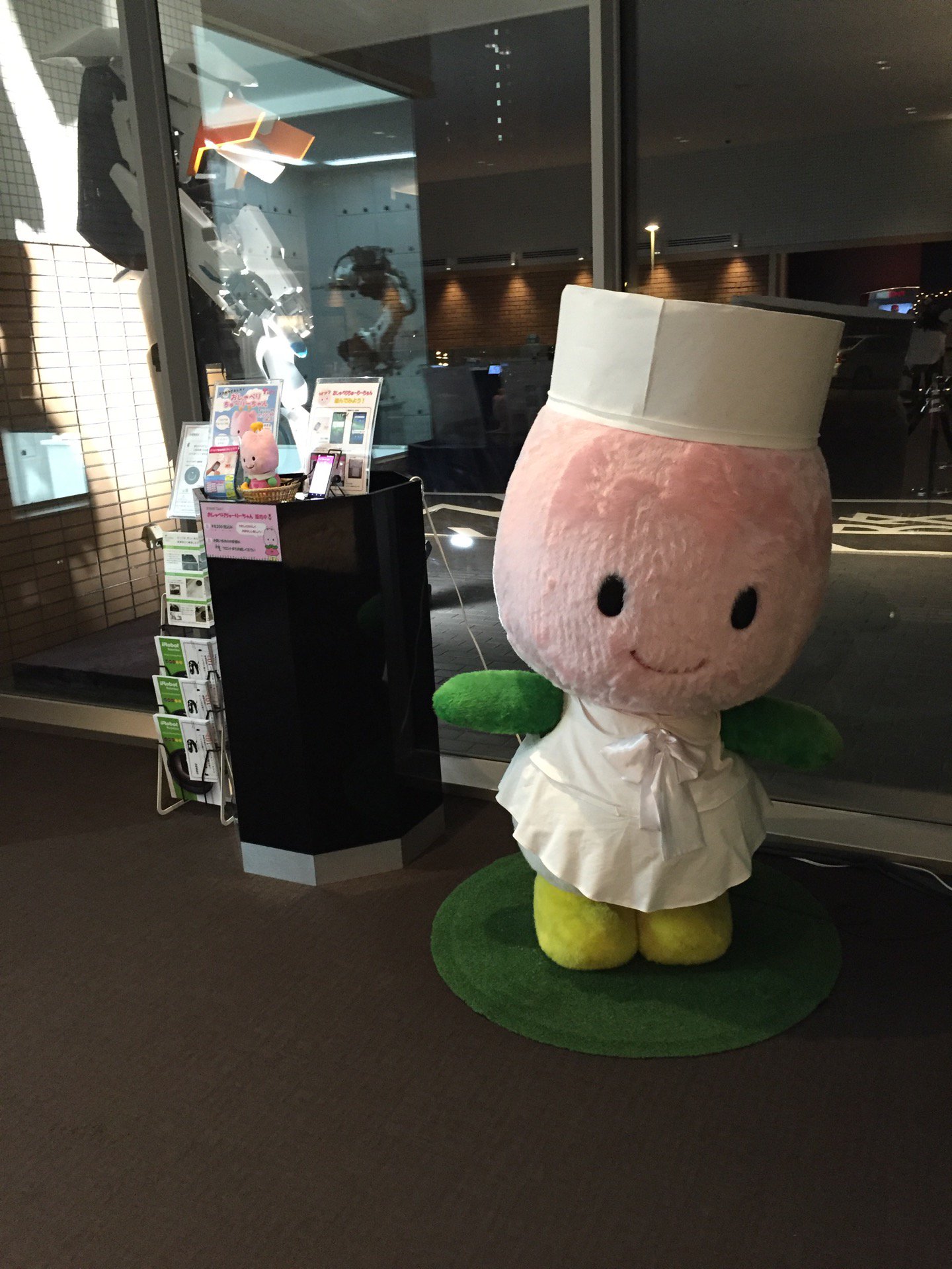 入口に「ちゅーりーちゃん」 (@ 変なホテル in 佐世保市, 長崎県) 入口に「ちゅーりーちゃん」 (@ 変なホテル in 佐世保市, 長崎県)