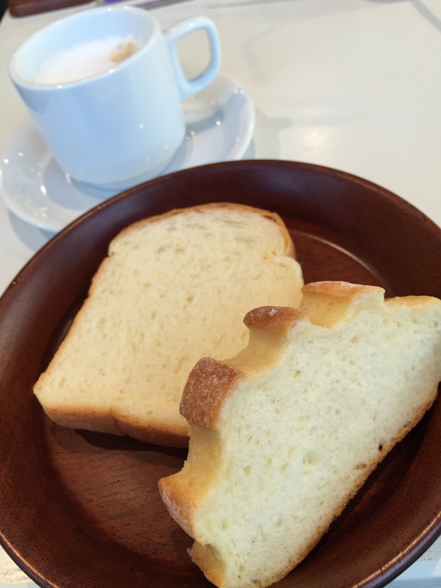 塩ミルクハースパンと蜂蜜パンとカプチーノ。 (@ 健康レストランAURA in 佐世保市, 長崎県)  