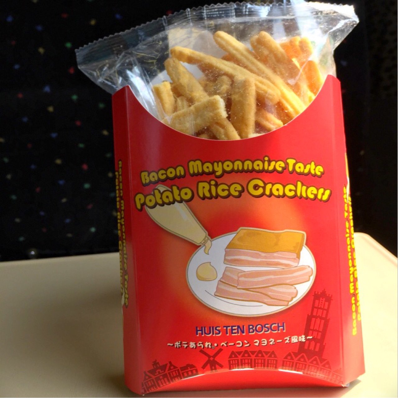 ハウステンボス ポテあられ ベーコン マヨネーズ風味 賞味期限が近くて640円のが400円以下で売られてた。思ったより油っぽくなくて美味しい。 ハウステンボス ポテあられ ベーコン マヨネーズ風味 賞味期限が近くて640円のが400円以下で売られてた。思ったより油っぽくなくて美味しい。