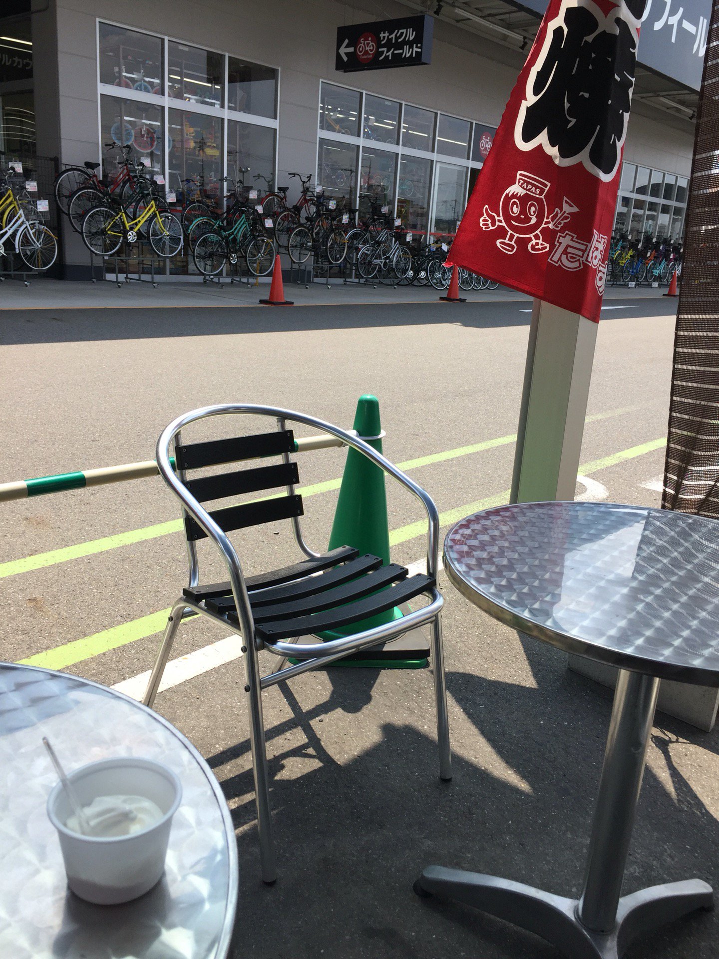 北海道濃厚ミルクソフトクリーム、ミニソフト(S) 120円。 (@ タパス屋) 北海道濃厚ミルクソフトクリーム、ミニソフト(S) 120円。 (@ タパス屋)