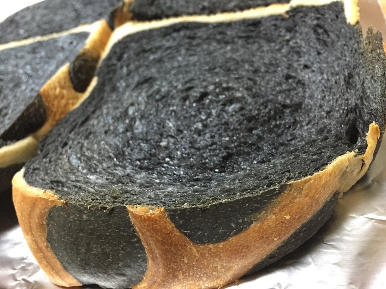 いっぽいっぽの竹炭パウダー入り いっぽパン。 いっぽいっぽの竹炭パウダー入り いっぽパン。