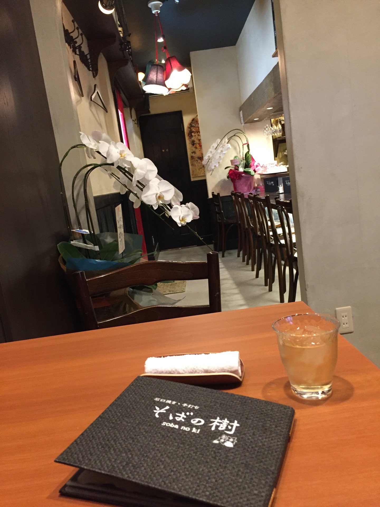 ランチタイムは全席禁煙。夜はテーブルとカウンターでなんちゃって分煙( ゚д゚) (@ 石臼挽き・手打ち そばの樹 in 名古屋市西区, 愛知県) ランチタイムは全席禁煙。夜はテーブルとカウンターでなんちゃって分煙( ゚д゚) (@ 石臼挽き・手打ち そばの樹 in 名古屋市西区, 愛知県)