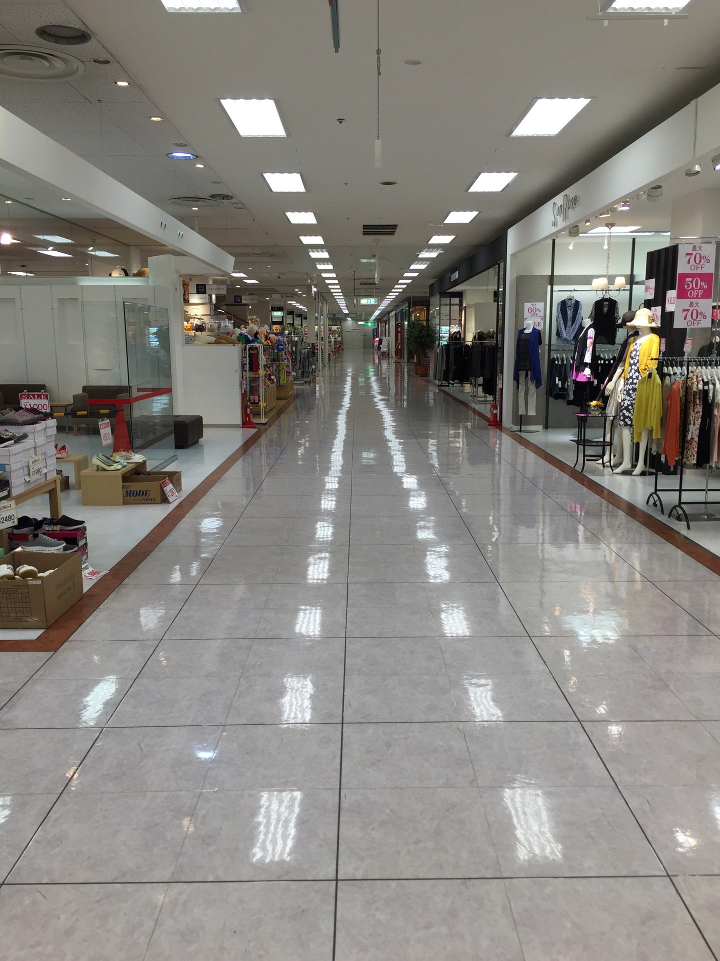 ゴーストタウンか。 (@ イオン 小牧店 in 小牧市, 愛知県) ゴーストタウンか。 (@ イオン 小牧店 in 小牧市, 愛知県)