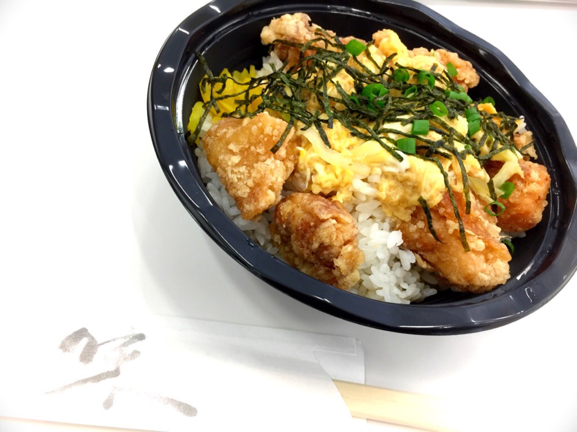 からあげ玉丼 450円 (@ 立呑み お酒の神様 からあげ分店) からあげ玉丼 450円 (@ 立呑み お酒の神様 からあげ分店)