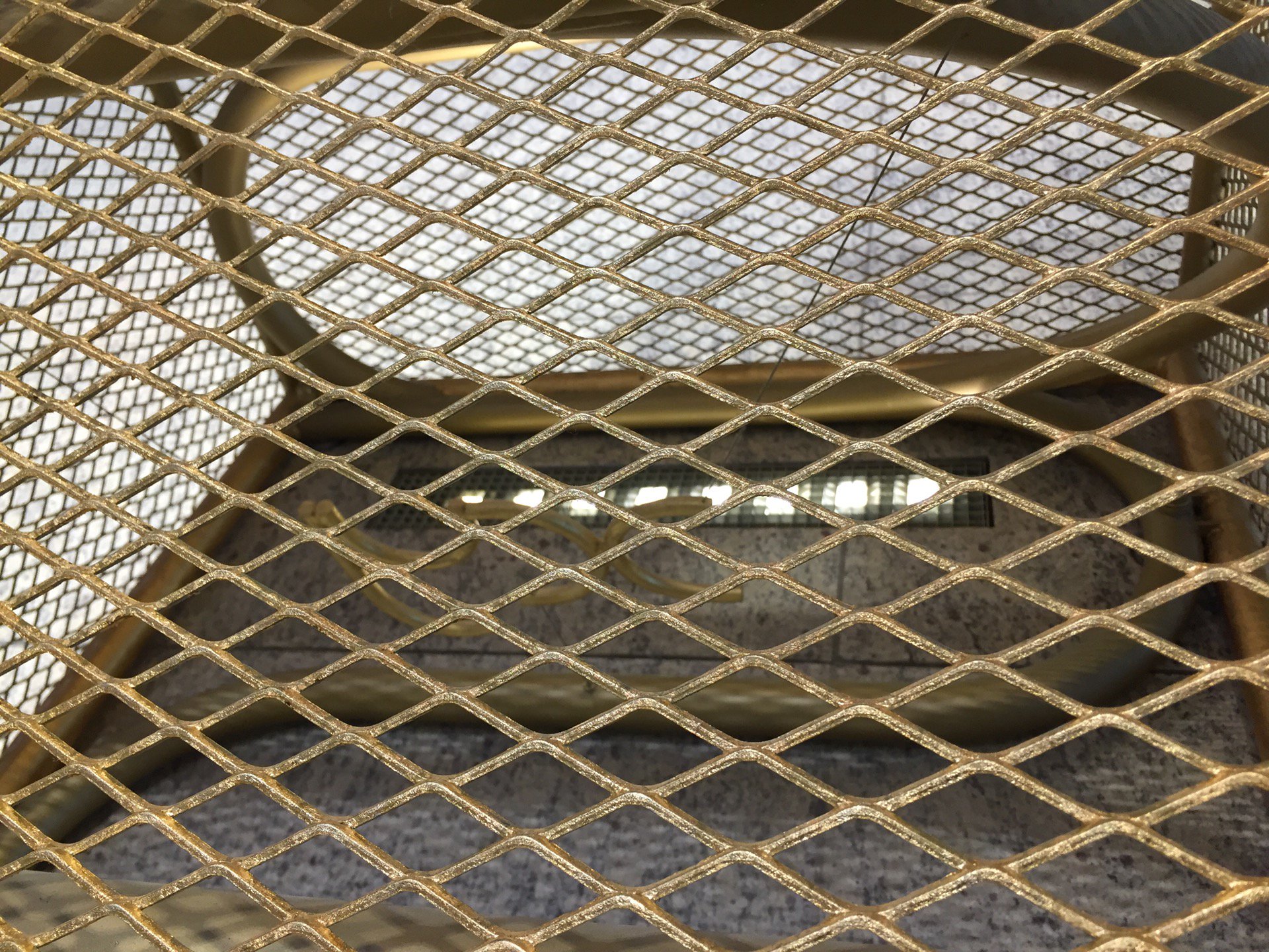 金鯱の椅子の下には、性別を表す何かがぶら下げられてる。 (@ KITTE名古屋 in 名古屋市, 愛知県) 金鯱の椅子の下には、性別を表す何かがぶら下げられてる。 (@ KITTE名古屋 in 名古屋市, 愛知県)