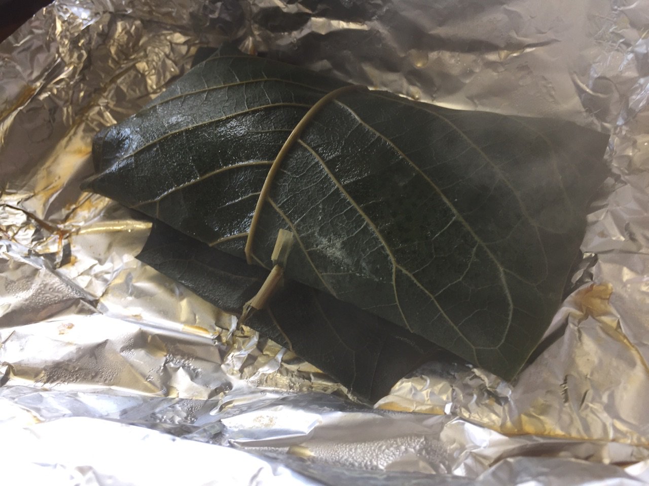 奥美濃古地鶏の朴葉味噌包み 奥美濃古地鶏の朴葉味噌包み