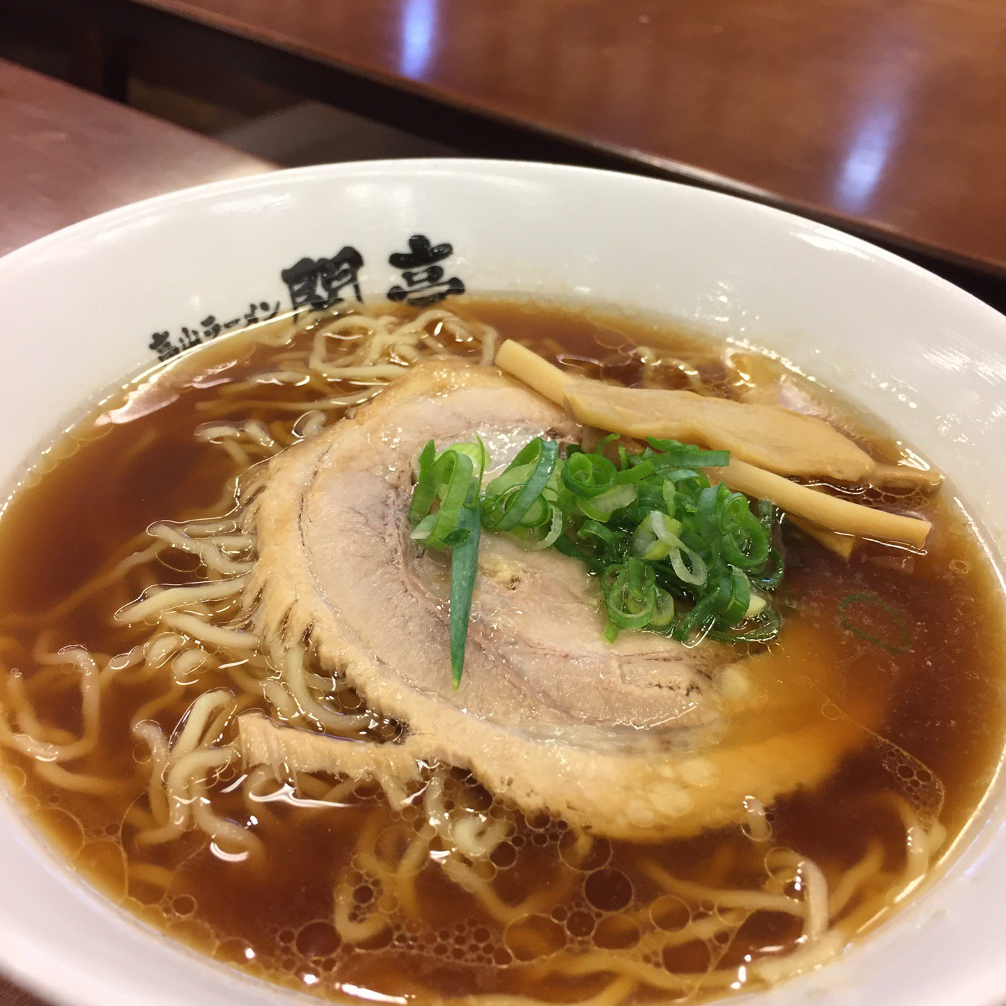 高山ラーメン 680円 すっきり醤油味にほんのり甘みで美味い。麺もわりと多い。 (@ 高山ラーメン 関亭 in 関市, 岐阜県) 高山ラーメン 680円 すっきり醤油味にほんのり甘みで美味い。麺もわりと多い。 (@ 高山ラーメン 関亭 in 関市, 岐阜県)