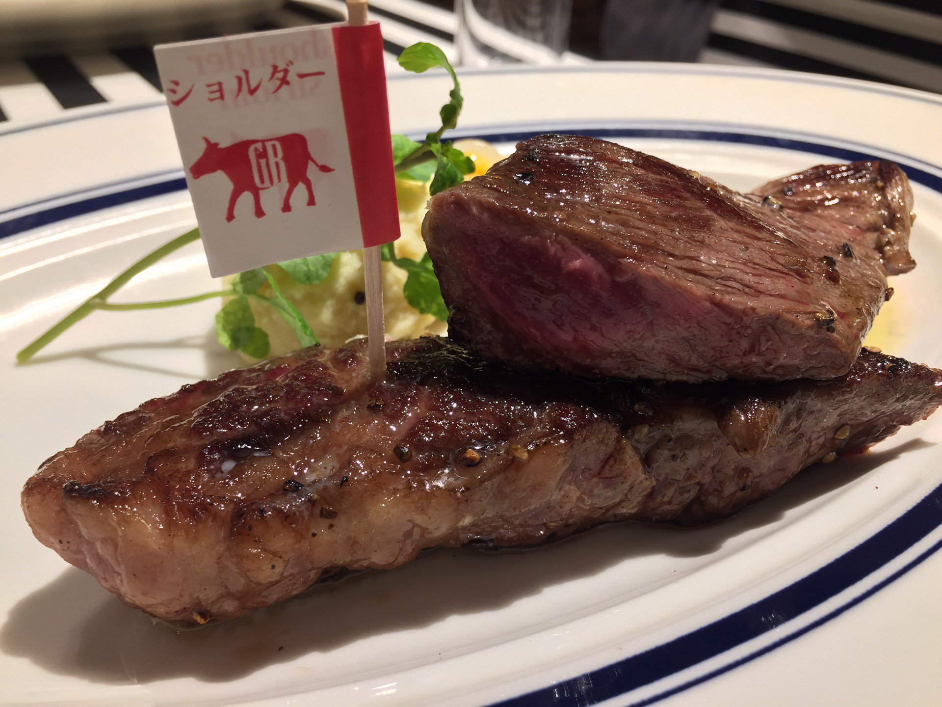 熟成牛 ショルダーロースステーキ 200g (@ ゴッチーズビーフ KITTE名古屋 in 名古屋市, 愛知県) 熟成牛 ショルダーロースステーキ 200g (@ ゴッチーズビーフ KITTE名古屋 in 名古屋市, 愛知県)