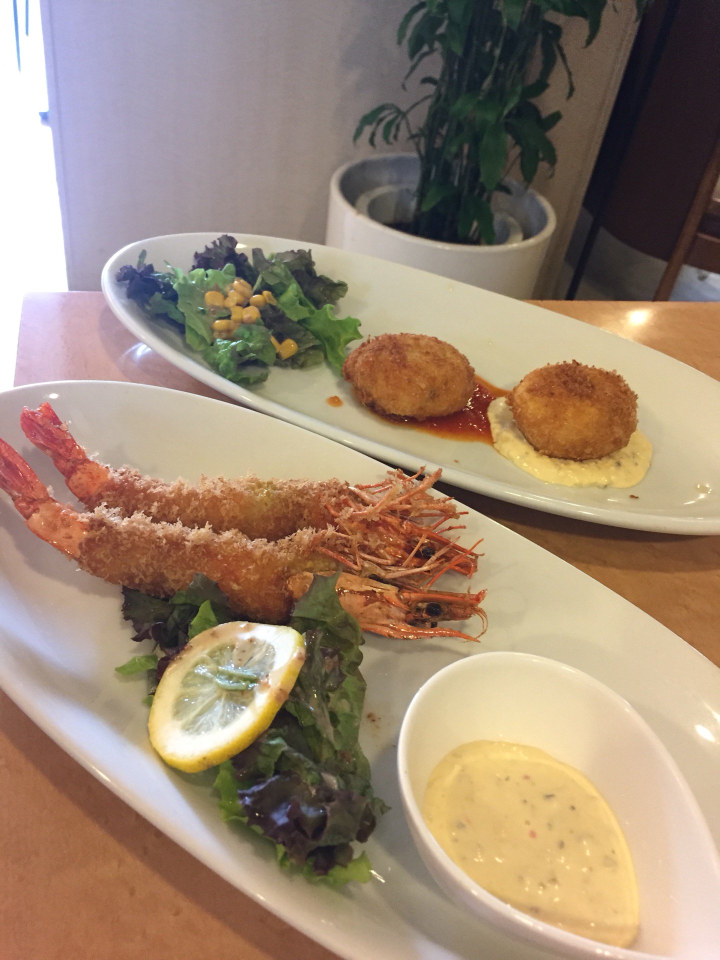 エビフライとカニクリームコロッケ。オムライスだけでもボリューミーなのにこれは満腹。 (@ オムライス専門店 エグロン in 一宮市, 愛知県) エビフライとカニクリームコロッケ。オムライスだけでもボリューミーなのにこれは満腹。 (@ オムライス専門店 エグロン in 一宮市, 愛知県)