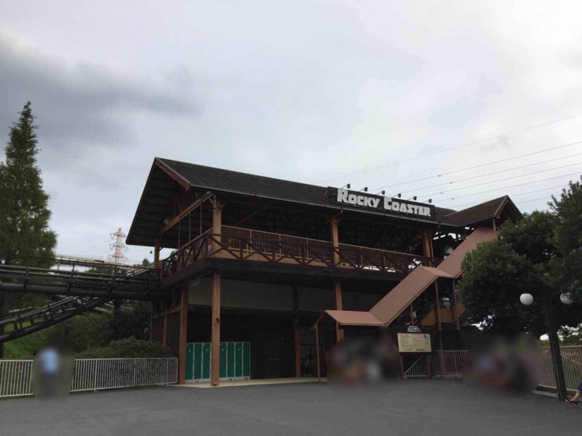 これは怖くて乗れない((((;゚Д゚))) 後ろ向きに乗れる車両もあり。 (@ 鈴鹿サーキット ロッキーコースター - @suzuka_event in Suzuka, Mie) これは怖くて乗れない((((;゚Д゚))) 後ろ向きに乗れる車両もあり。 (@ 鈴鹿サーキット ロッキーコースター - @suzuka_event in Suzuka, Mie)