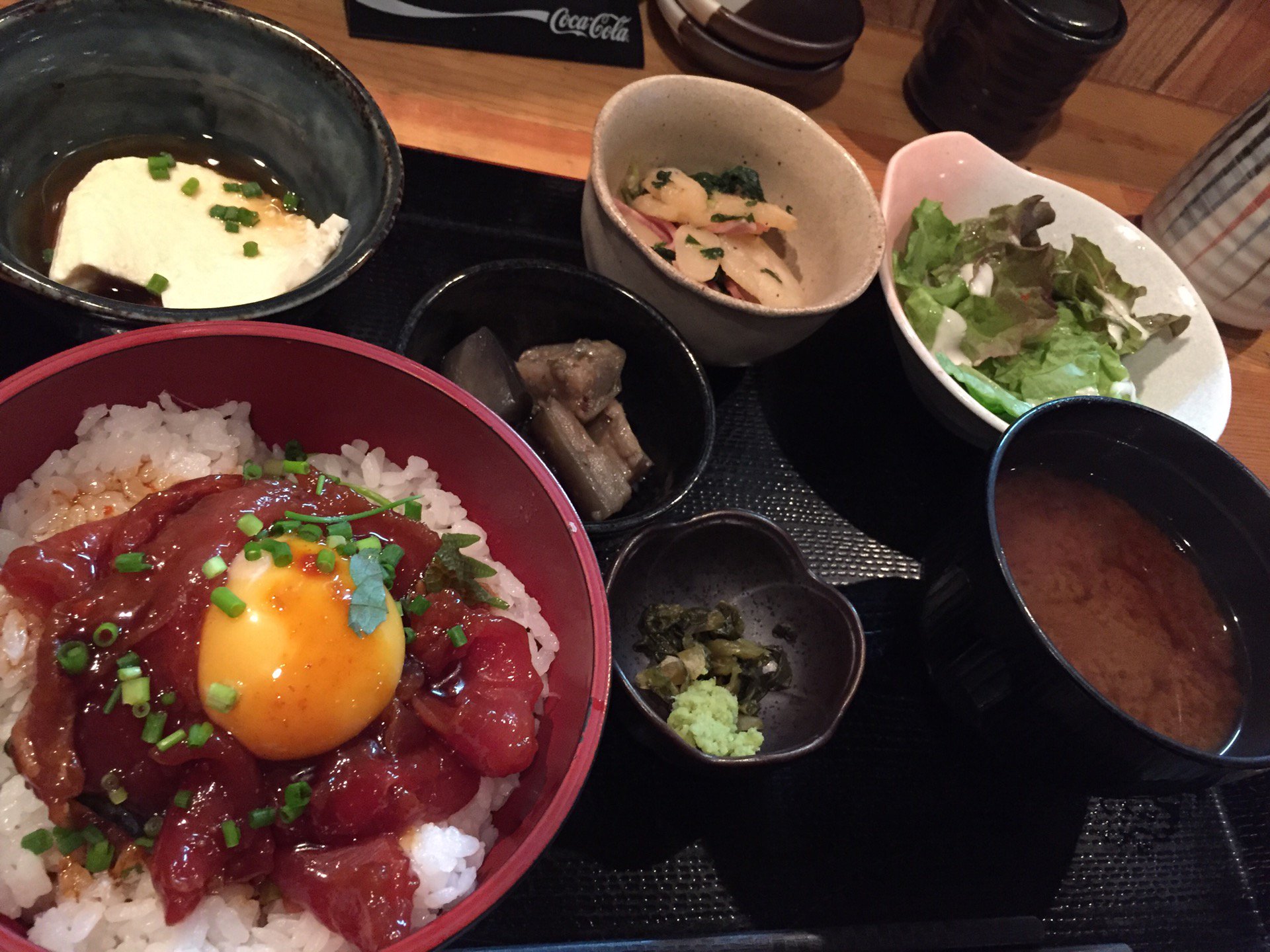 日替わり魚定食、マグロのユッケ丼。 (@ しゃばらむ) 日替わり魚定食、マグロのユッケ丼。 (@ しゃばらむ)