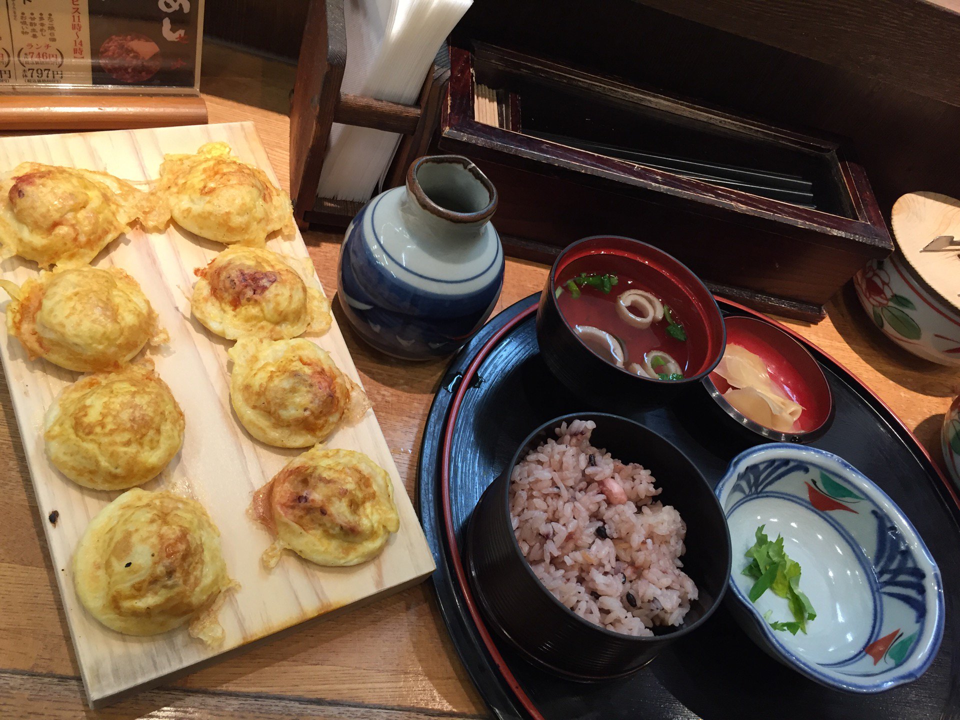 明石焼セット。明石焼、多幸めし、甘酢生姜、お吸い物。 (@ 道頓堀くくる 小牧店 in 小牧市, 愛知県) 明石焼セット。明石焼、多幸めし、甘酢生姜、お吸い物。 (@ 道頓堀くくる 小牧店 in 小牧市, 愛知県)
