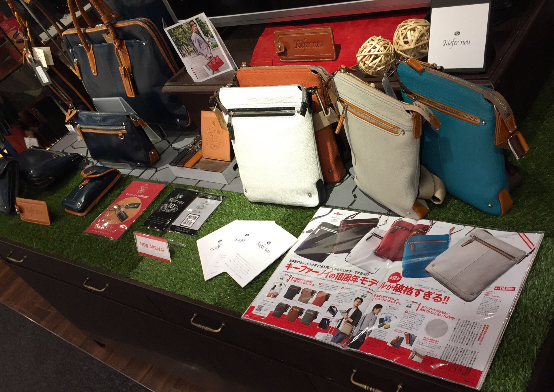 キーファーノイの10周年モデルが並んでる。欲しいけどサイズ小さい。。。 (@ GRAN SAC'S PREMIUM グランサックスプレミアム in 西春日井郡, 愛知県) キーファーノイの10周年モデルが並んでる。欲しいけどサイズ小さい。。。 (@ GRAN SAC'S PREMIUM グランサックスプレミアム in 西春日井郡, 愛知県)