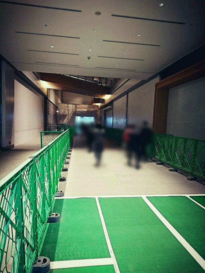 日々、変化していく2階の通路。 (@ JRゲートタワー in 名古屋市, 愛知県) 日々、変化していく2階の通路。 (@ JRゲートタワー in 名古屋市, 愛知県)