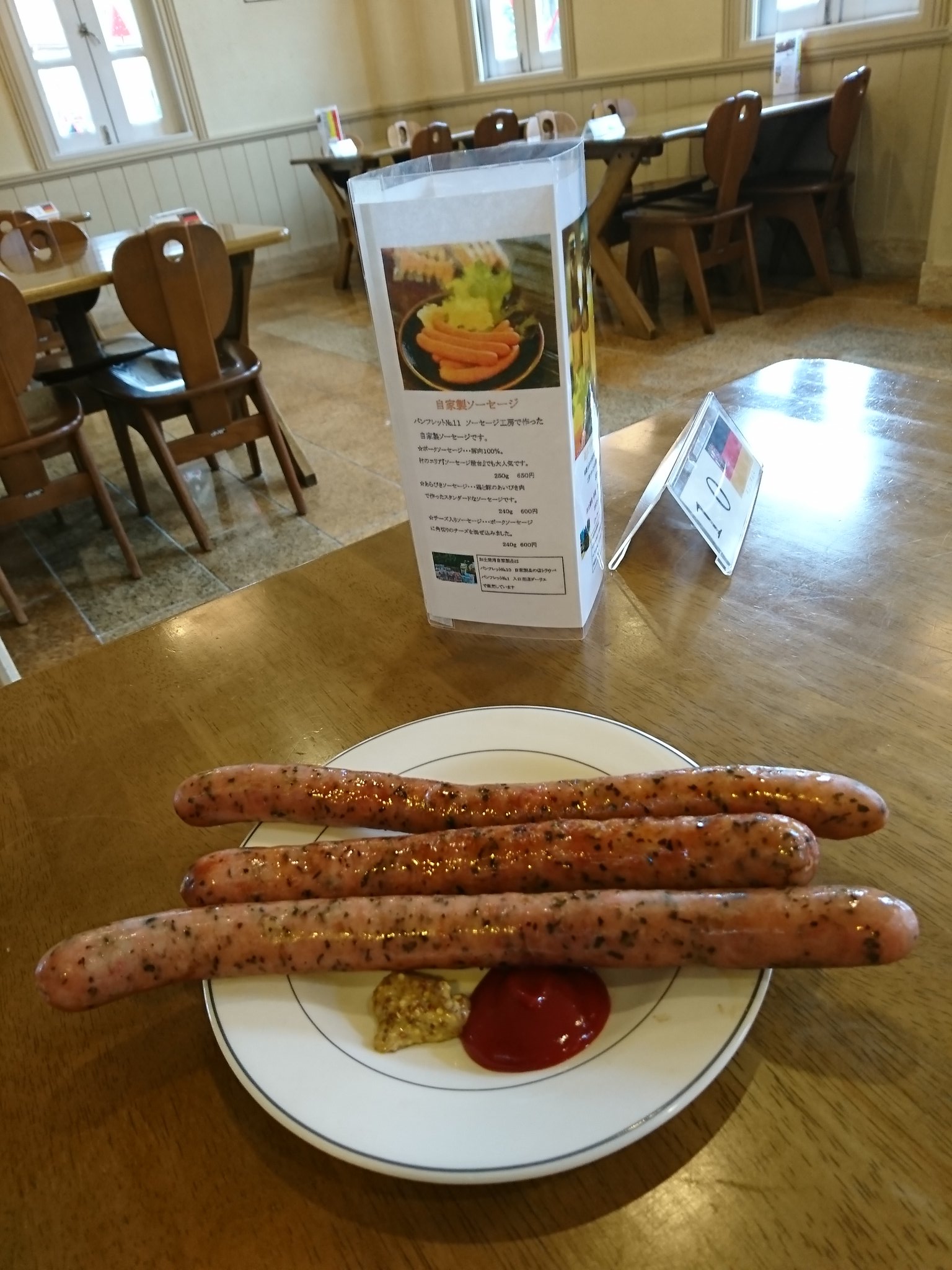 自家製フランクフルト。デカイ。 自家製フランクフルト。デカイ。