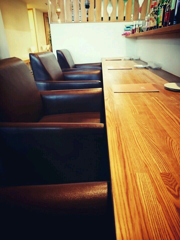 カウンター席が4席。 (@ Paff in 名古屋市西区, 愛知県) カウンター席が4席。 (@ Paff in 名古屋市西区, 愛知県)