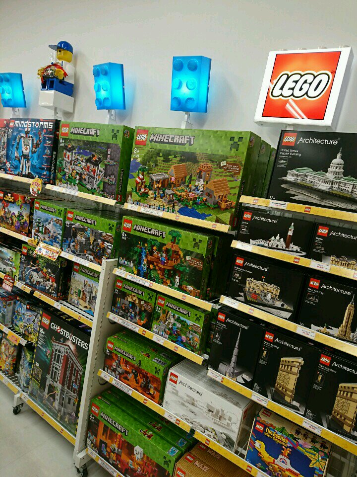 お目当てのレゴのショップに。今日はサンタクロースのプレゼント調達係として来ますた(・∀・) (@ LEGO clickbrick 土岐店 in 土岐市, 岐阜県) お目当てのレゴのショップに。今日はサンタクロースのプレゼント調達係として来ますた(・∀・) (@ LEGO clickbrick 土岐店 in 土岐市, 岐阜県)