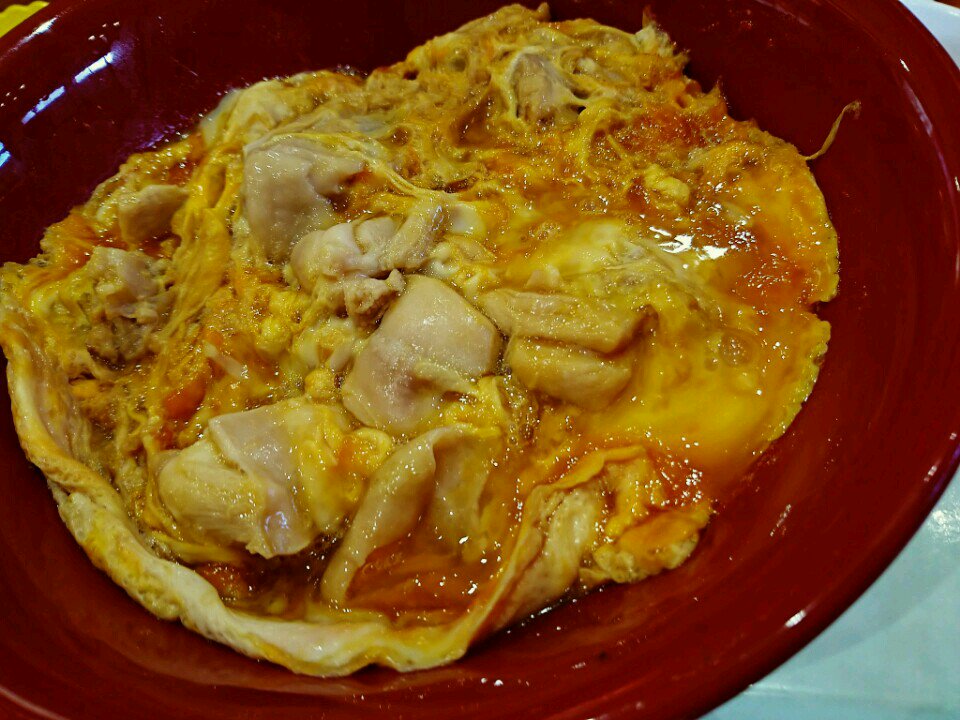 名古屋コーチンじゃないほうの親子丼。 (@ 鳥開 総本家 土岐プレミアムアウトレット店 in 土岐市, 岐阜県) 名古屋コーチンじゃないほうの親子丼。 (@ 鳥開 総本家 土岐プレミアムアウトレット店 in 土岐市, 岐阜県)