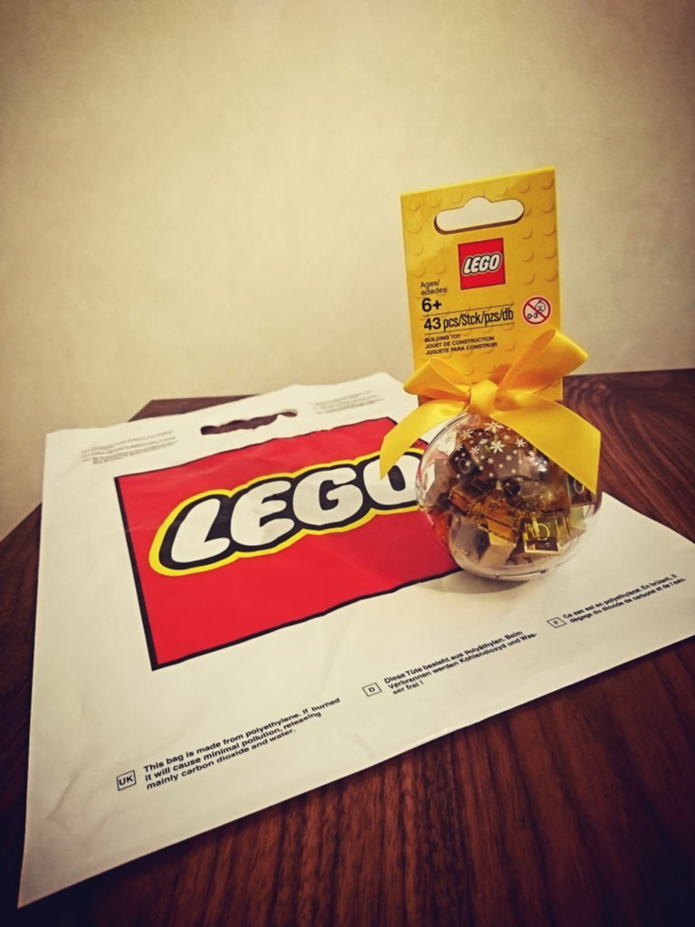 LEGO Holiday Ornament with Gold Bricks 853345 LEGOの公式ショップ クリックブリックで税込み1190円。ゴールドブロック14個入り。 LEGO Holiday Ornament with Gold Bricks 853345 LEGOの公式ショップ クリックブリックで税込み1190円。ゴールドブロック14個入り。