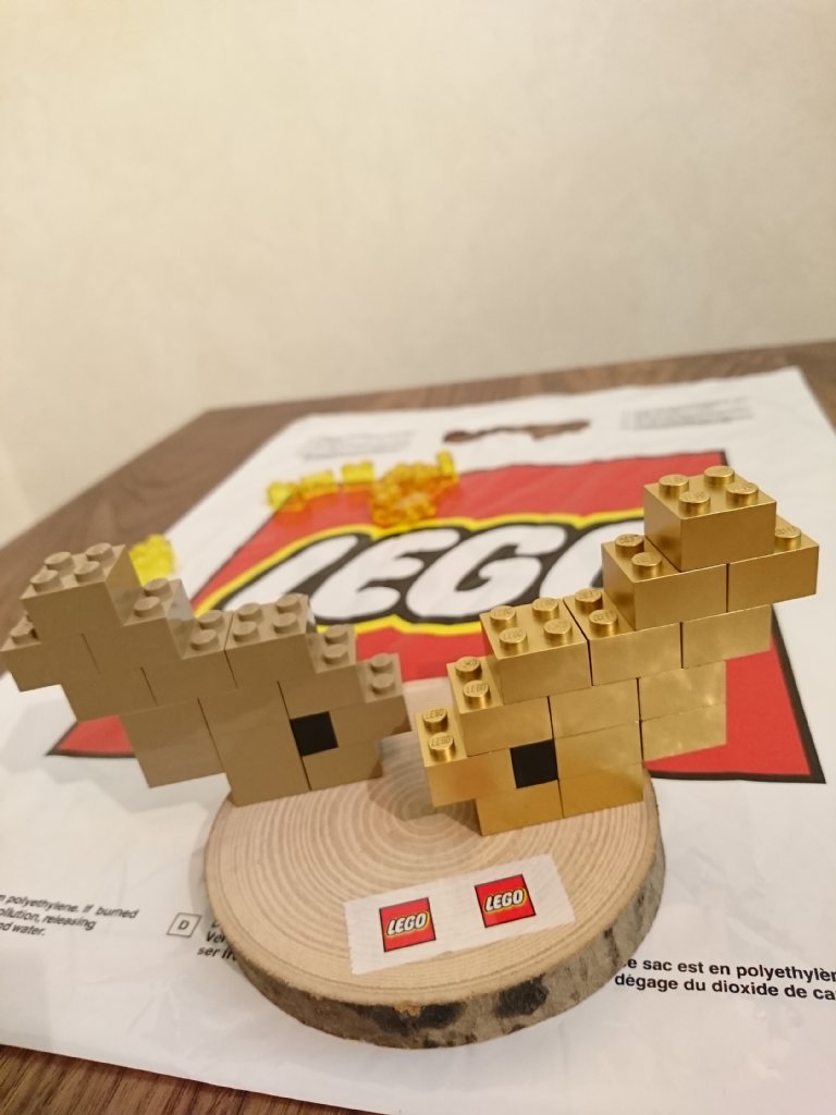 今年の漢字は『金』になったらしい。ウチの子が、ゴールドのレゴ ブロックで金鯱をつくってくれた。名古屋名物ね( ´∀`) 今年の漢字は『金』になったらしい。ウチの子が、ゴールドのレゴ ブロックで金鯱をつくってくれた。名古屋名物ね( ´∀`)