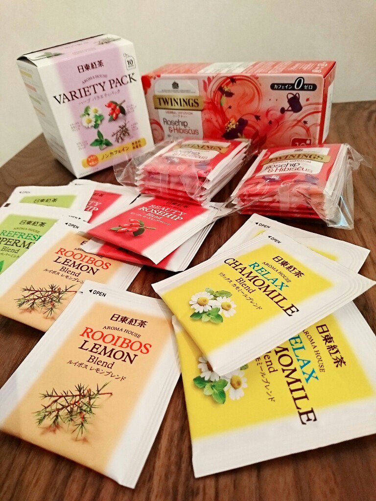 日東紅茶のハーブティーは密封個装だからいいけど、トワイニングのほうは個別に密封されてない。こういうのって外のパッケージだけじゃなかなかわからなくて困るなぁ。 日東紅茶のハーブティーは密封個装だからいいけど、トワイニングのほうは個別に密封されてない。こういうのって外のパッケージだけじゃなかなかわからなくて困るなぁ。