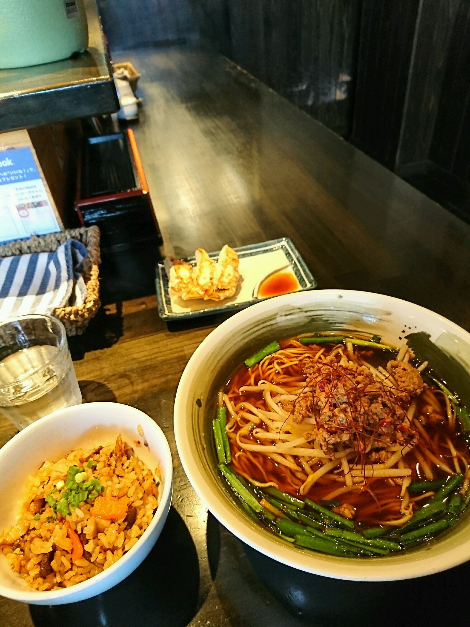 はる樹 台湾そば + 餃子 + 焼豚炊込みごはん。高山ラーメンの醤油スープにピリ辛 (@ 中華そば はる樹 in 春日井市, 愛知県) はる樹 台湾そば + 餃子 + 焼豚炊込みごはん。高山ラーメンの醤油スープにピリ辛 (@ 中華そば はる樹 in 春日井市, 愛知県)
