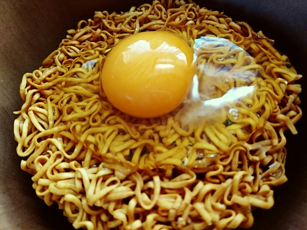 朝食にチキンラーメン。 朝食にチキンラーメン。