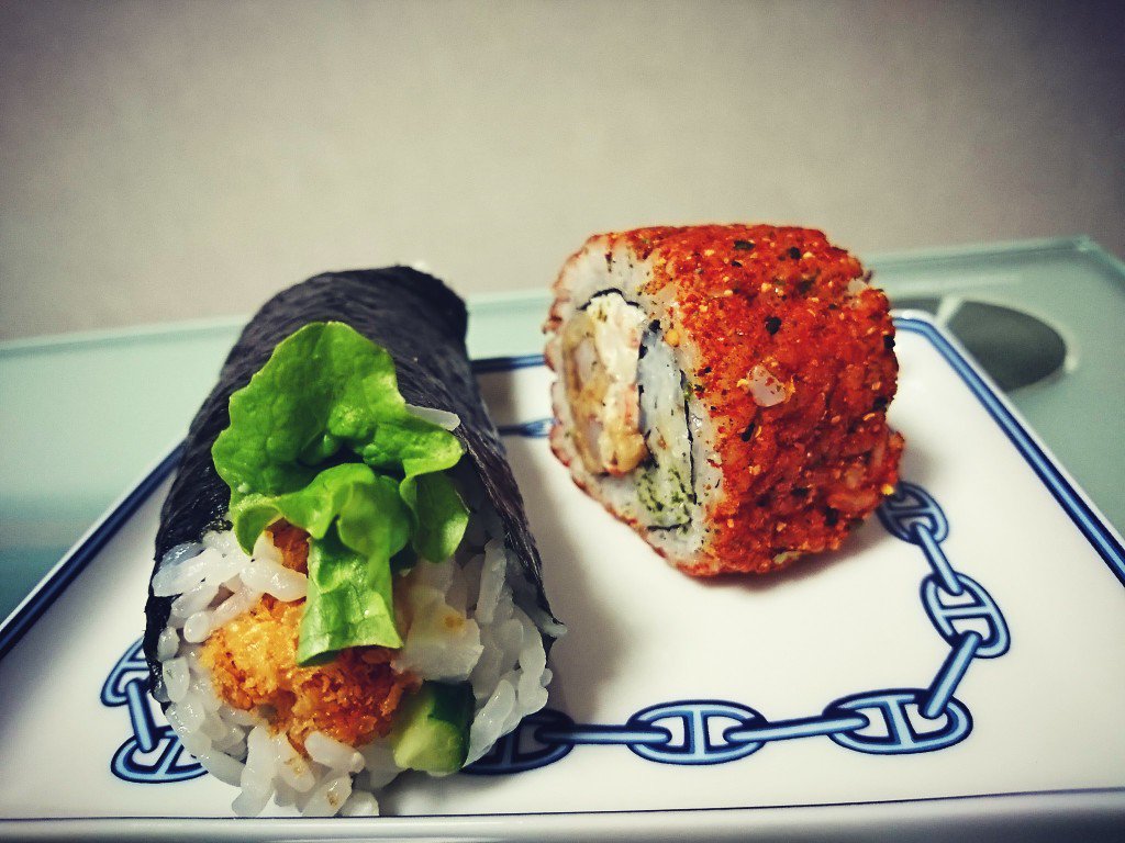夕飯に恵方巻き。海老フライや七味唐辛子( ゚∀゚) 夕飯に恵方巻き。海老フライや七味唐辛子( ゚∀゚)
