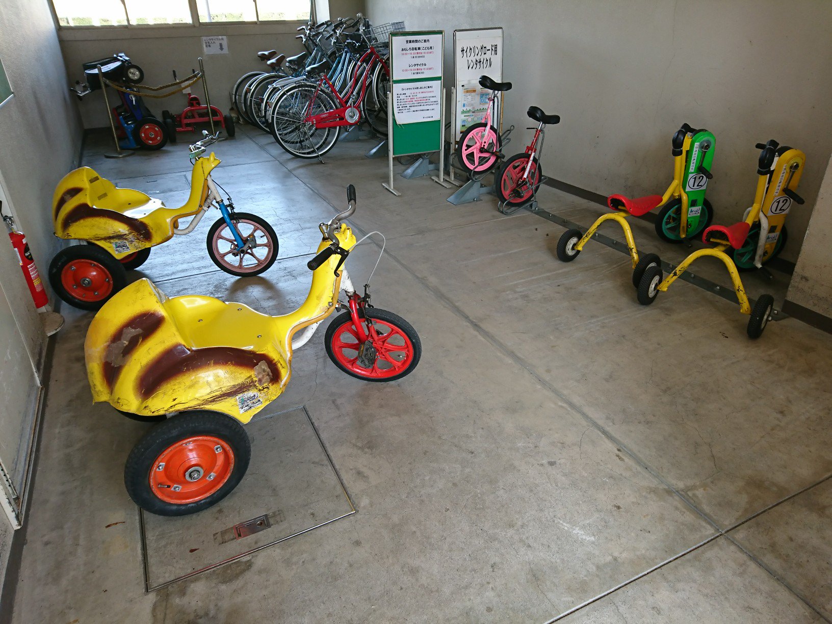 おもしろ自転車。ほとんど借りられてる状態。 おもしろ自転車。ほとんど借りられてる状態。