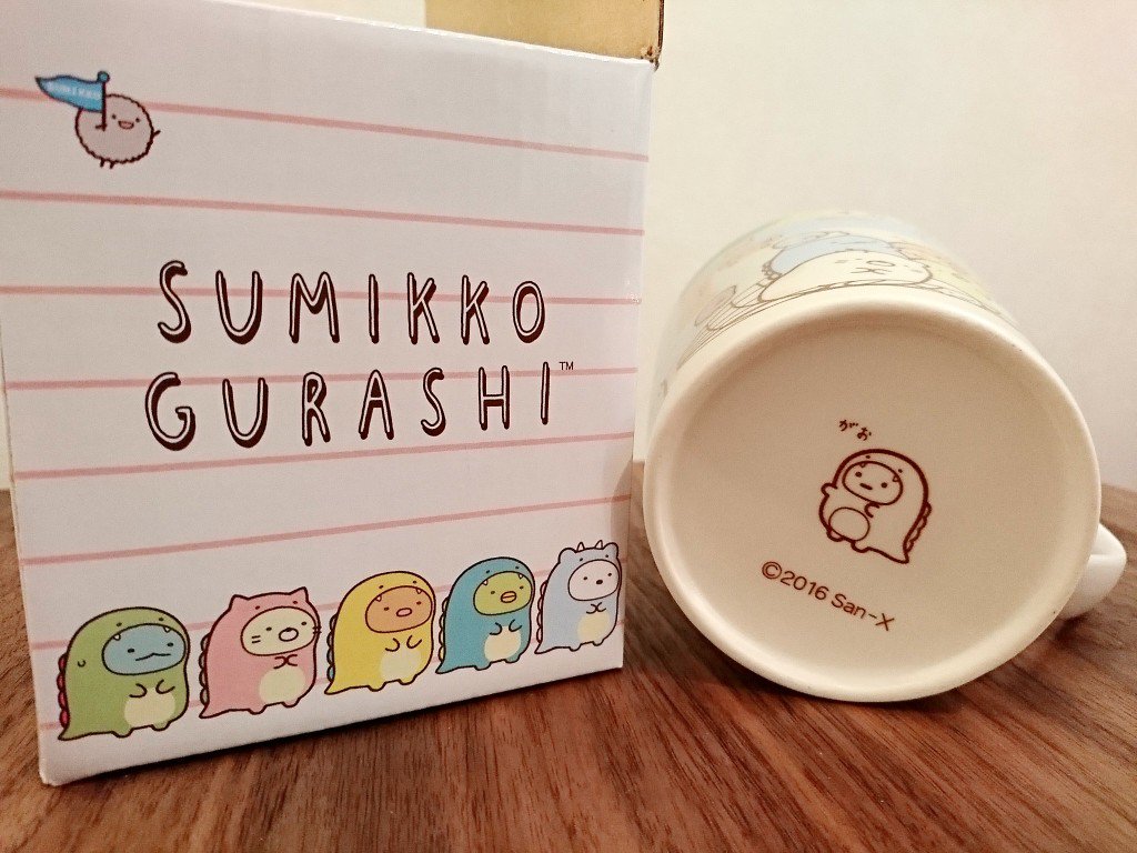 すみっコぐらし とかげとおかあさん マグカップ すみっ湖 CMU1-SG-SK マグカップの底にもイラスト。 すみっコぐらし とかげとおかあさん マグカップ すみっ湖 CMU1-SG-SK マグカップの底にもイラスト。