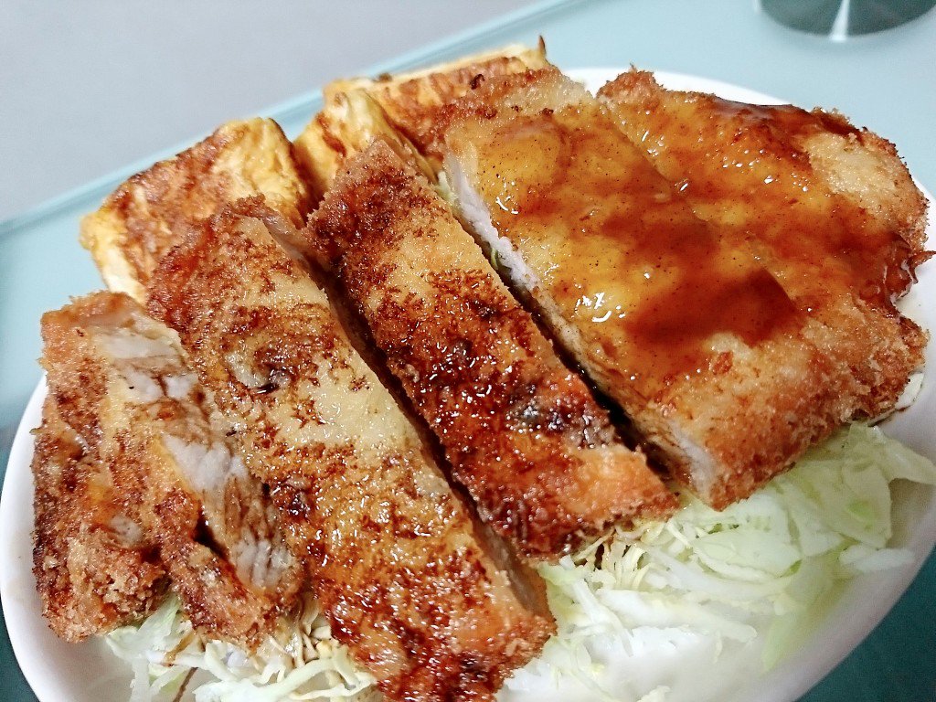 ソースカツ丼 with 玉子焼き (゚д゚)ウマー ソースカツ丼 with 玉子焼き (゚д゚)ウマー