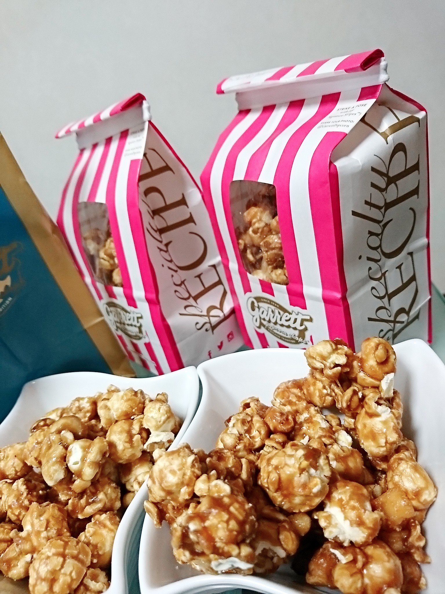 Garrett Popcorn Apple Cinnamon Walnut & Cashew CaramelCrisp Garrett Popcorn Apple Cinnamon Walnut & Cashew CaramelCrisp