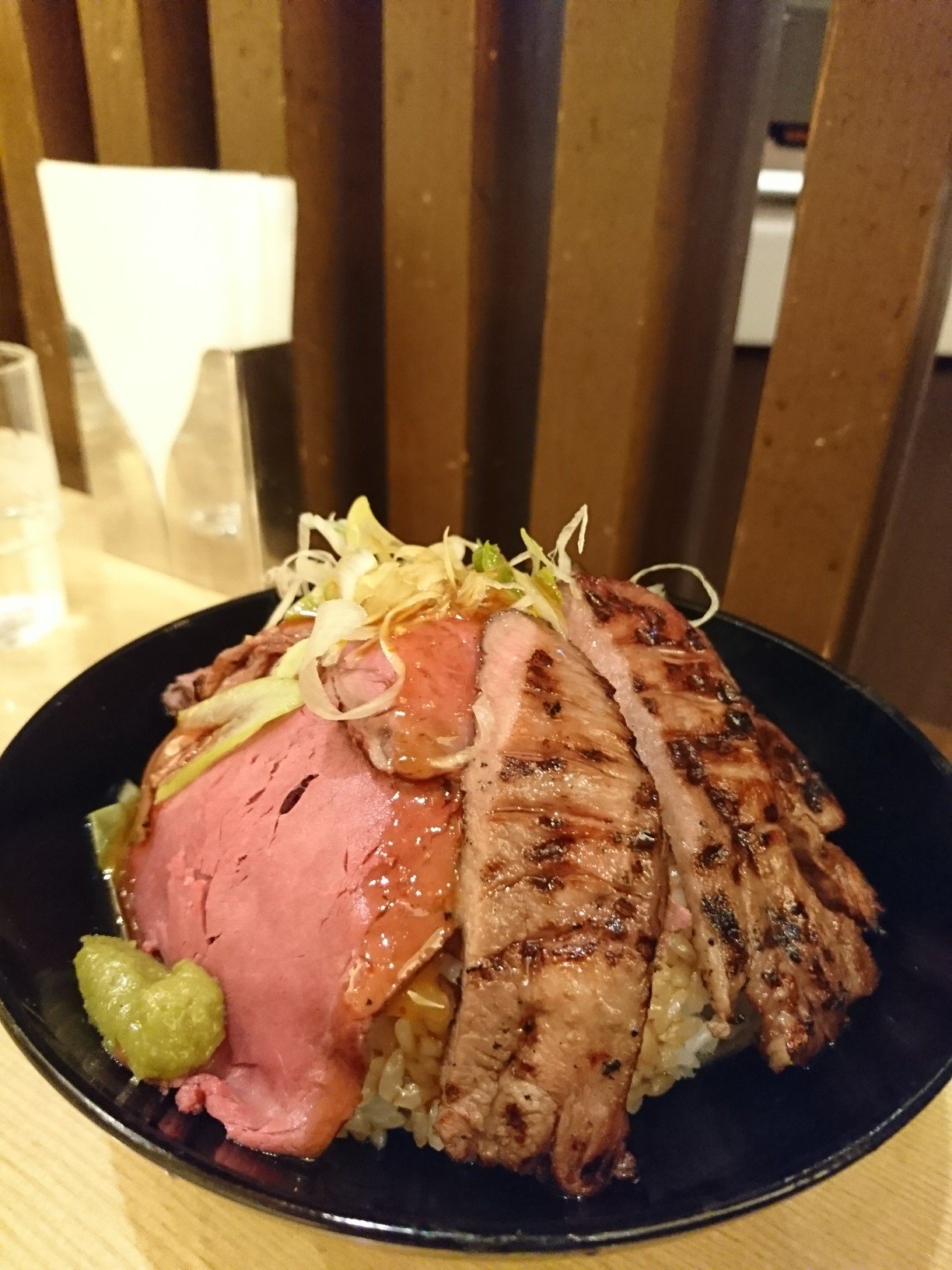 ローストビーフ&炭火焼牛タン丼 at 炭火焼ハンバーグ カキヤス 量は少なめ、タレは甘め、牛タン香ばしい (゚д゚)ウマー ローストビーフ&炭火焼牛タン丼 at 炭火焼ハンバーグ カキヤス 量は少なめ、タレは甘め、牛タン香ばしい (゚д゚)ウマー