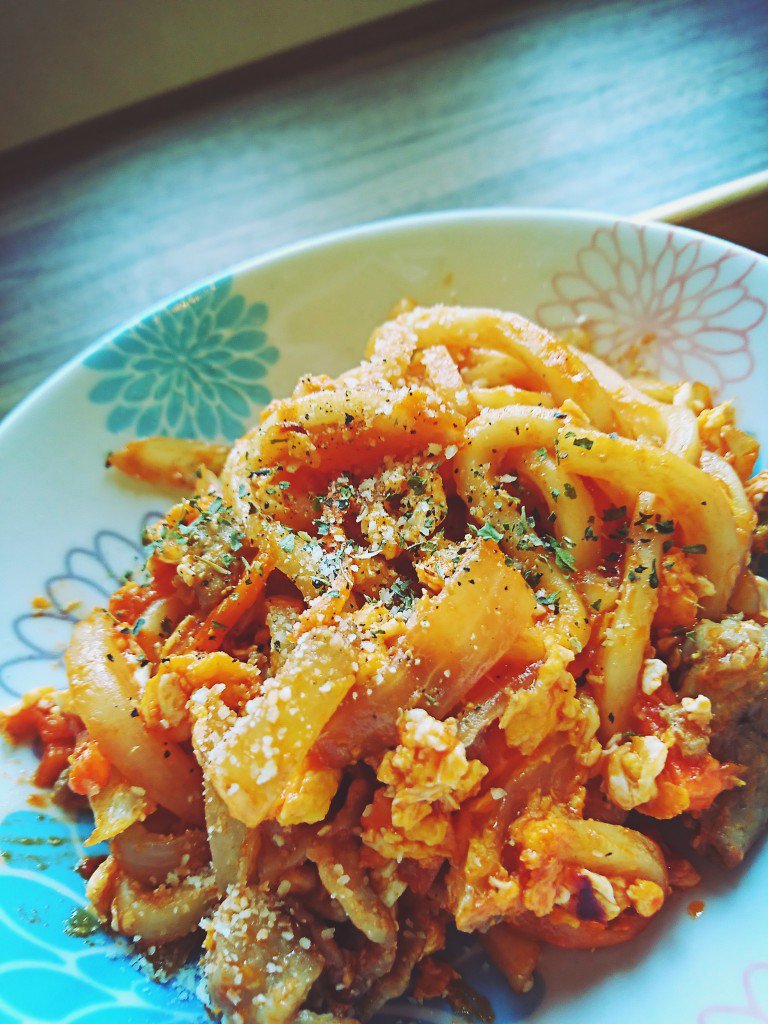 朝食の残りの焼きうどんを、オリーブオイルとトマトケチャップで味付けして、ナポリタン焼きうどんに( ´∀`) 朝食の残りの焼きうどんを、オリーブオイルとトマトケチャップで味付けして、ナポリタン焼きうどんに( ´∀`)
