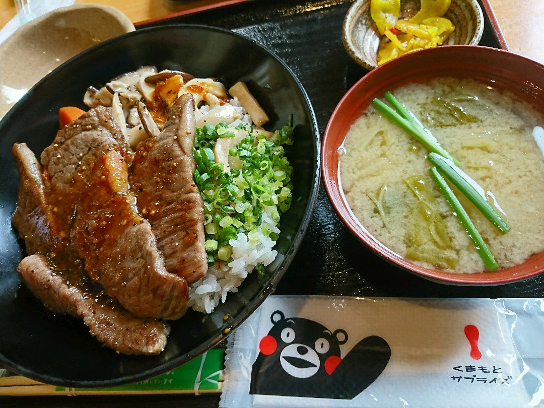 赤牛ステーキ丼 (゚д゚)ウマー だご汁も付いてる。辛子蓮根とか高菜飯とか阿蘇ホルモン煮込みも気になる。 (@ 阿蘇きのこ亭) 赤牛ステーキ丼 (゚д゚)ウマー だご汁も付いてる。辛子蓮根とか高菜飯とか阿蘇ホルモン煮込みも気になる。 (@ 阿蘇きのこ亭)