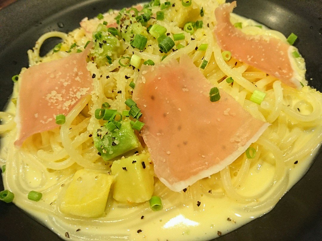アボカドクリームパスタ 生ハム添え (@ 鎌倉パスタ エアポートウォーク名古屋店 in 豊山町, 愛知県) アボカドクリームパスタ 生ハム添え (@ 鎌倉パスタ エアポートウォーク名古屋店 in 豊山町, 愛知県)