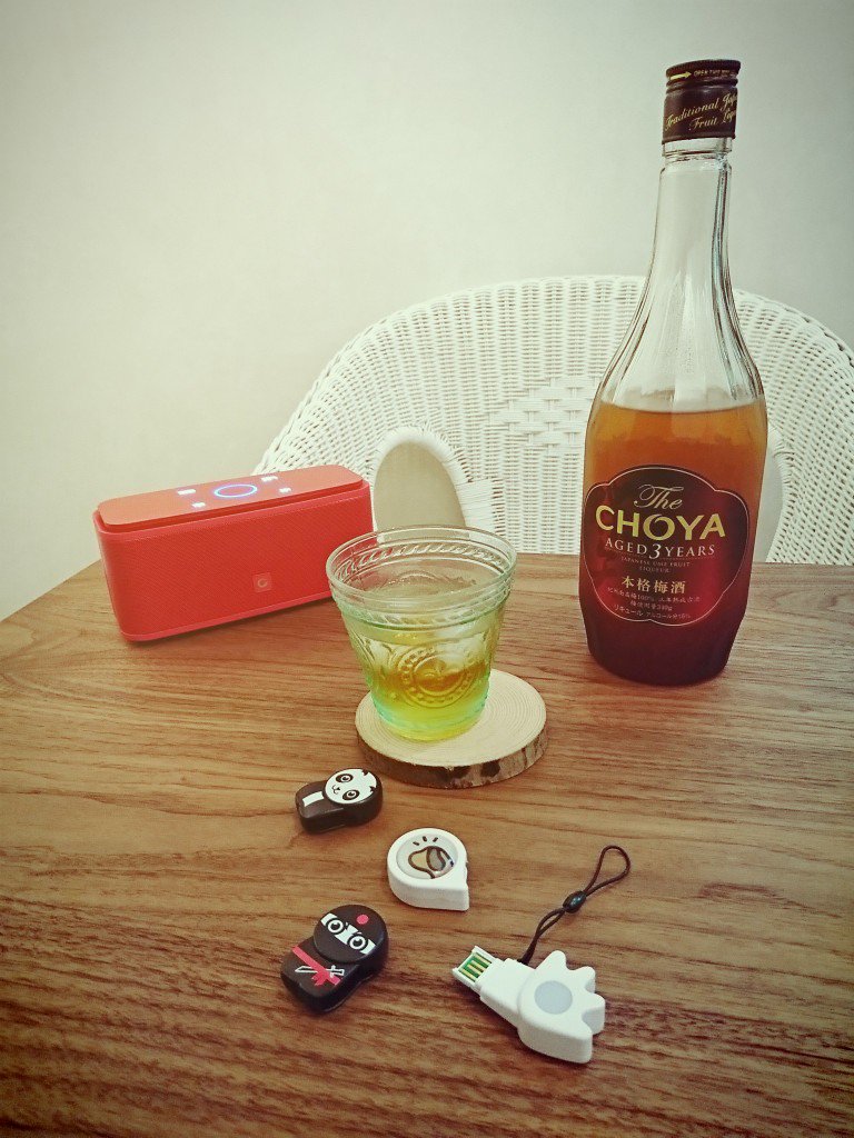 疲れたので『CHOYA 本格梅酒 三年熟成古酒』飲んで体力回復(`・ω・´) 部屋を片付けてたら懐かしのPokenが出てきた。ヒマナイヌ デザインのもある。 疲れたので『CHOYA 本格梅酒 三年熟成古酒』飲んで体力回復(`・ω・´) 部屋を片付けてたら懐かしのPokenが出てきた。ヒマナイヌ デザインのもある。