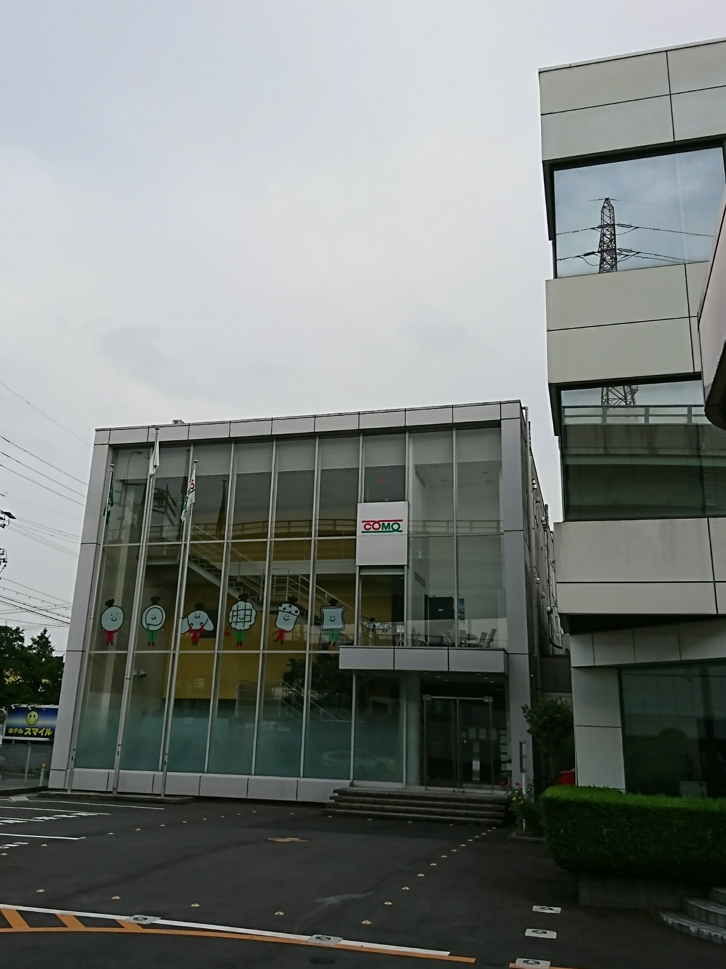 隣の敷地(同じ敷地?)にcomoパンがある。 (@ マクドナルド 小牧インター店 in 小牧市, 愛知県) 隣の敷地(同じ敷地?)にcomoパンがある。 (@ マクドナルド 小牧インター店 in 小牧市, 愛知県)