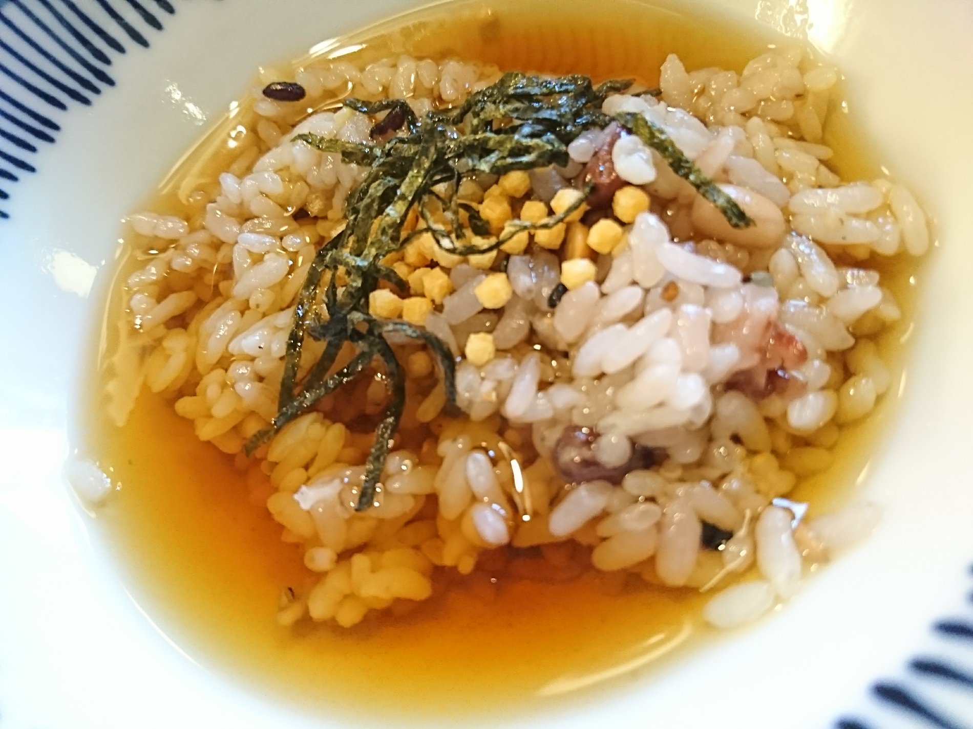 十穀米でお茶漬け。ランチメニューにはサラダバー、カレーなどおかわり自由なのでついあれこれ食べてしまう。 (@ とんかつ マ・メゾン 春日井店 in 春日井市, Aichi-ken) 十穀米でお茶漬け。ランチメニューにはサラダバー、カレーなどおかわり自由なのでついあれこれ食べてしまう。 (@ とんかつ マ・メゾン 春日井店 in 春日井市, Aichi-ken)
