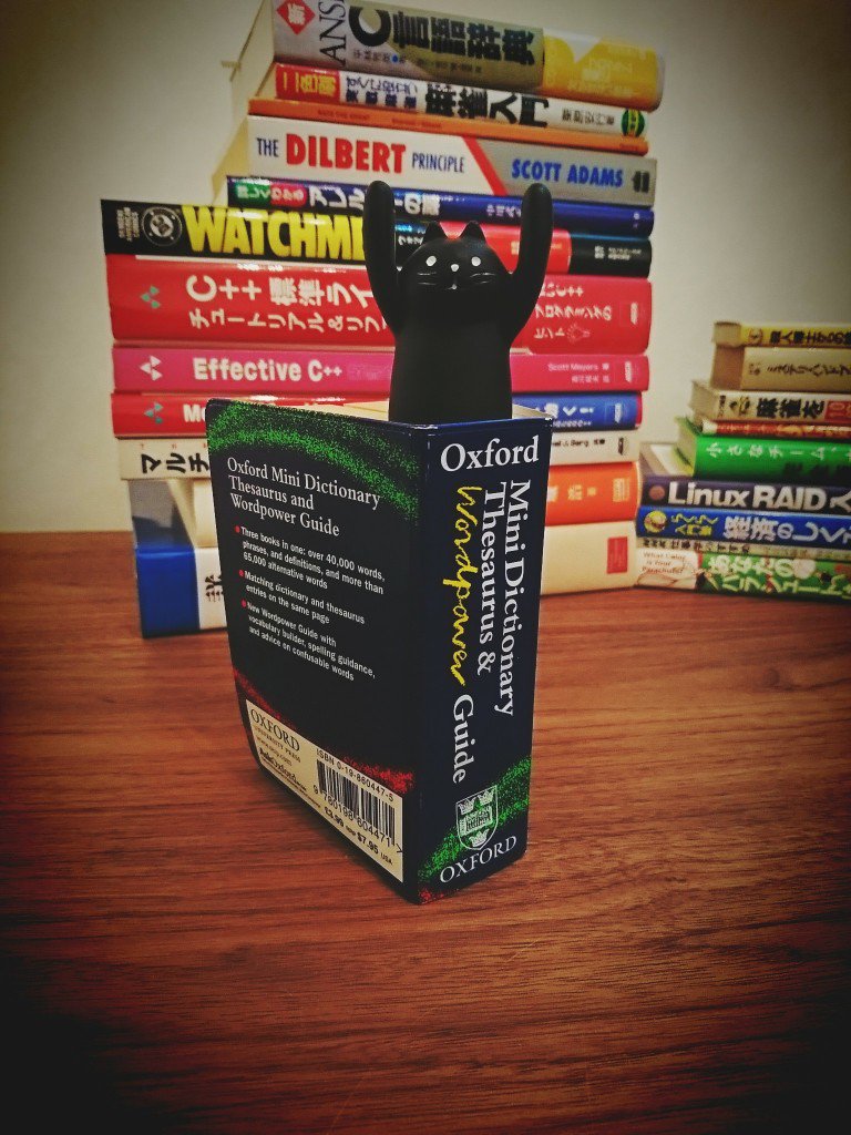 Oxford Mini Dictionary, Thesaurus, and Wordpower Guide 英英辞典&類語辞典。たまにパラパラとめくるけど、あんまり読まない。小さくてかわいらしい本なのでオブジェみたいなものとして飾っておくのもいいかもしれない。13年前に購入。 Oxford Mini Dictionary, Thesaurus, and Wordpower Guide 英英辞典&類語辞典。たまにパラパラとめくるけど、あんまり読まない。小さくてかわいらしい本なのでオブジェみたいなものとして飾っておくのもいいかもしれない。13年前に購入。