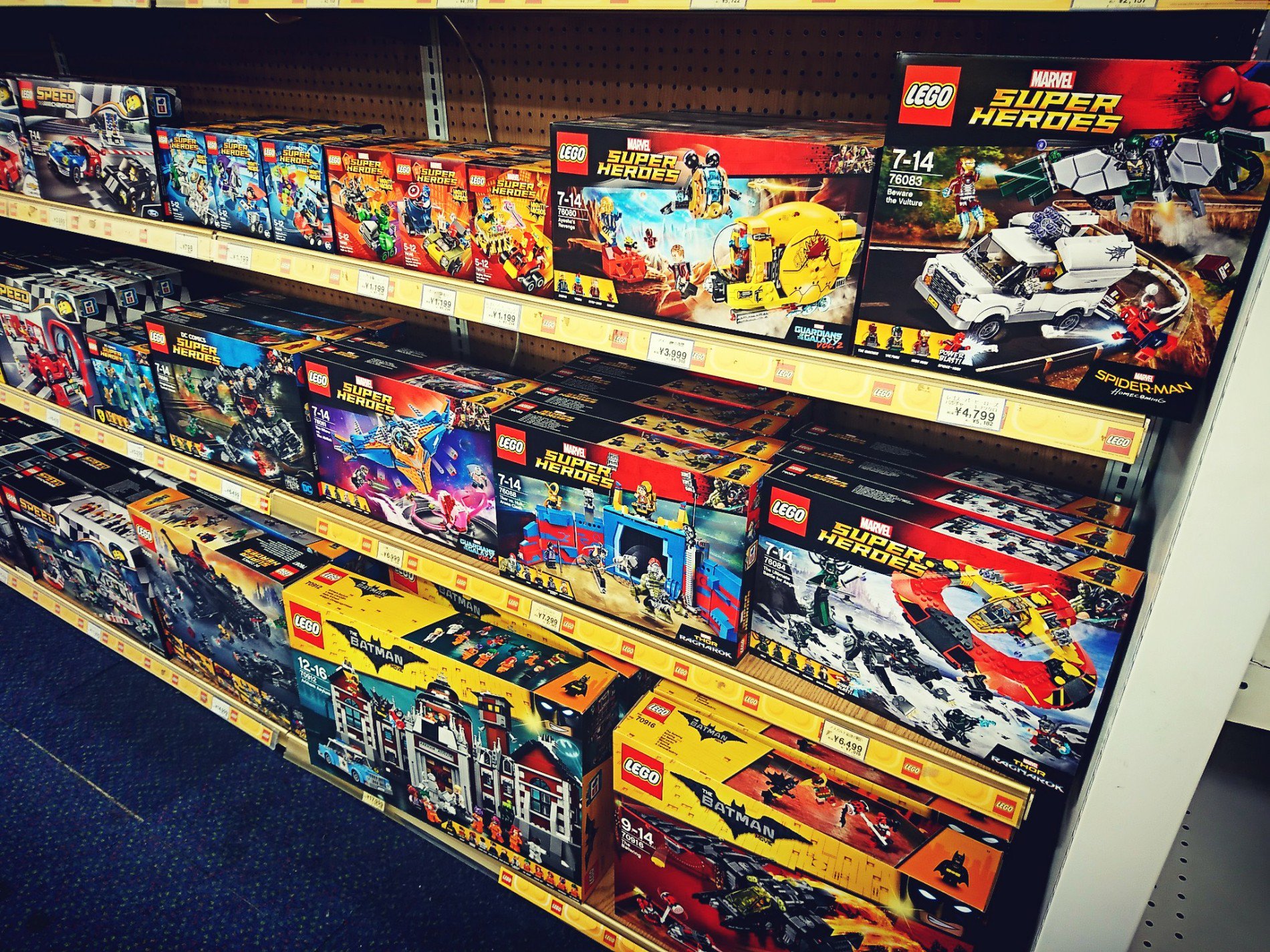 マーベルとDCのスーパーヒーローズなレゴブロック。 (@ トイザらス Toys"R"Us 西春日井店 in 豊山町, 愛知県) マーベルとDCのスーパーヒーローズなレゴブロック。 (@ トイザらス Toys"R"Us 西春日井店 in 豊山町, 愛知県)