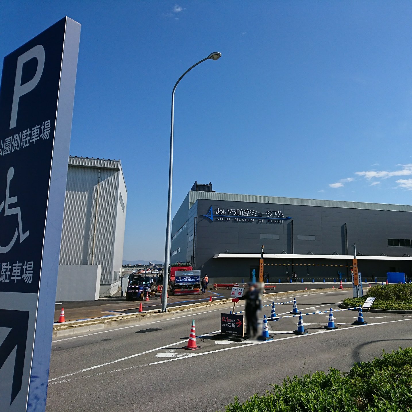 あいち航空ミュージアム、11月30日にオープンらしい。 (@ エアポートウォーク名古屋 in Toyoyama, 愛知県) あいち航空ミュージアム、11月30日にオープンらしい。 (@ エアポートウォーク名古屋 in Toyoyama, 愛知県)