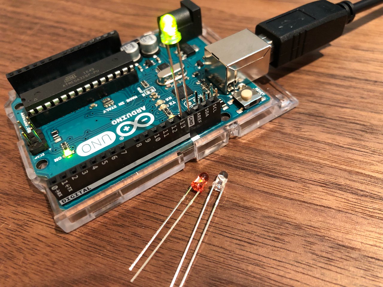 Arduino Uno で Lチカできた (∩´∀`)∩ Arduino Uno で Lチカできた (∩´∀`)∩