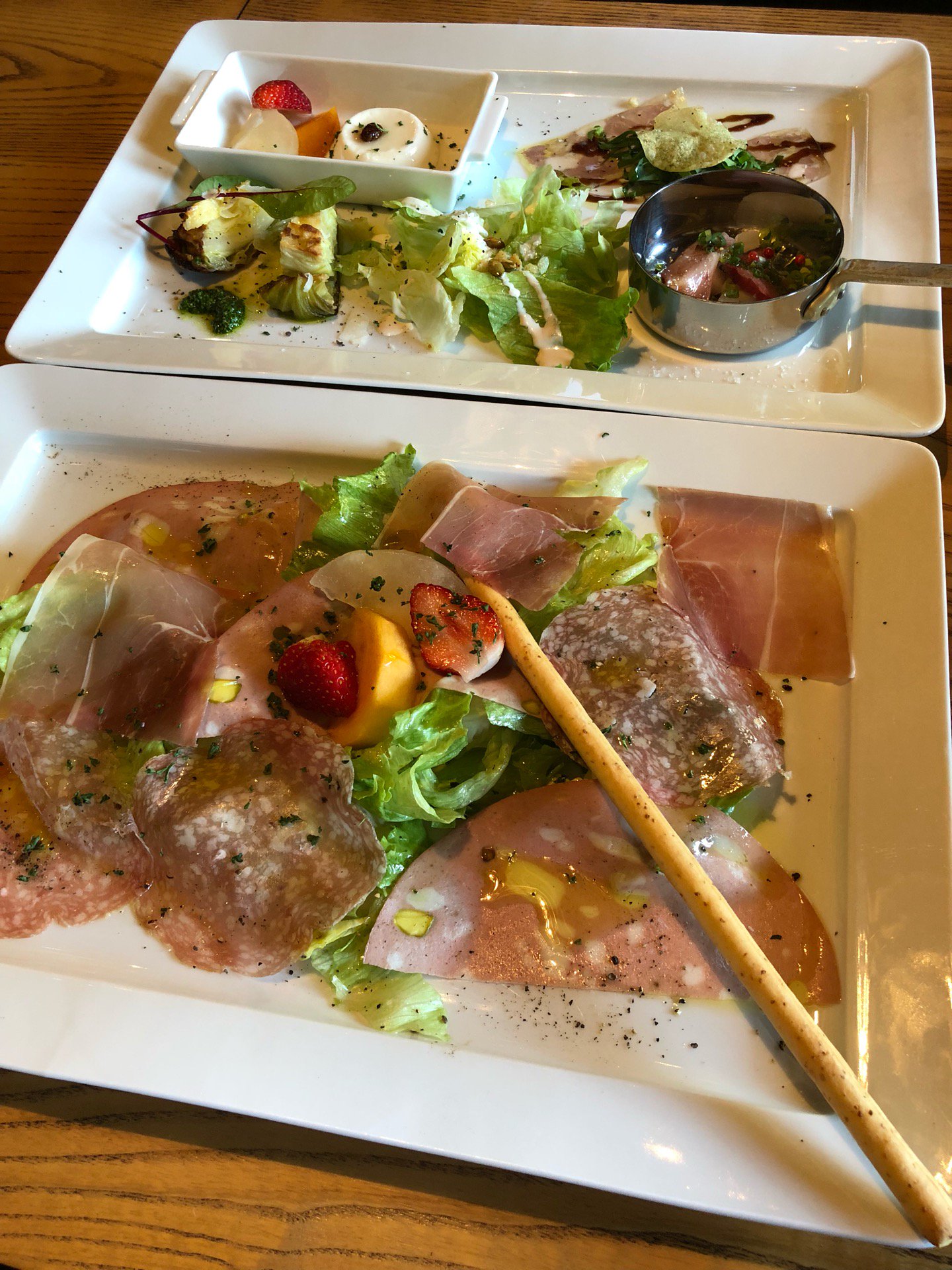 イタリア産ハム3種盛り合わせサラダと前菜 (゚д゚)ウマー (@ イタリア料理 Kan in 小牧市, 愛知県) イタリア産ハム3種盛り合わせサラダと前菜 (゚д゚)ウマー (@ イタリア料理 Kan in 小牧市, 愛知県)