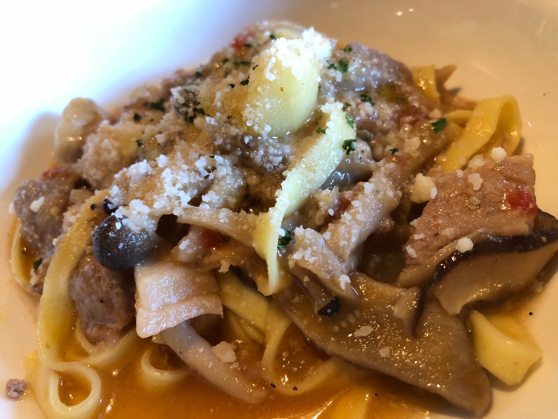 豚肉とジャガイモとキノコのパスタ (@ イタリア料理 Kan in 小牧市, 愛知県) 豚肉とジャガイモとキノコのパスタ (@ イタリア料理 Kan in 小牧市, 愛知県)